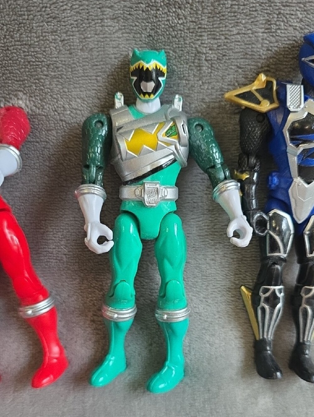 Power Ranger Action Figures Set - Red, Green & Blue - Picture 3 of 6